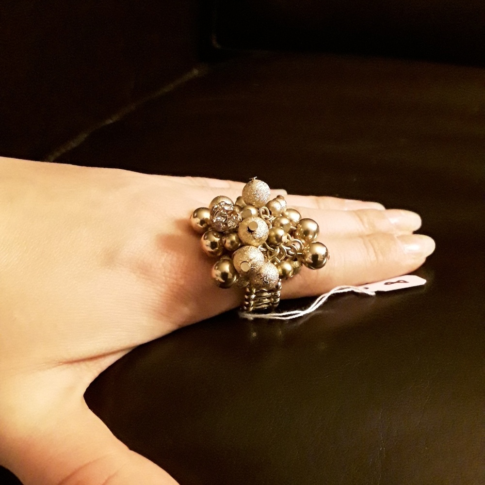 Gold tone ring - Picture 2 of 2